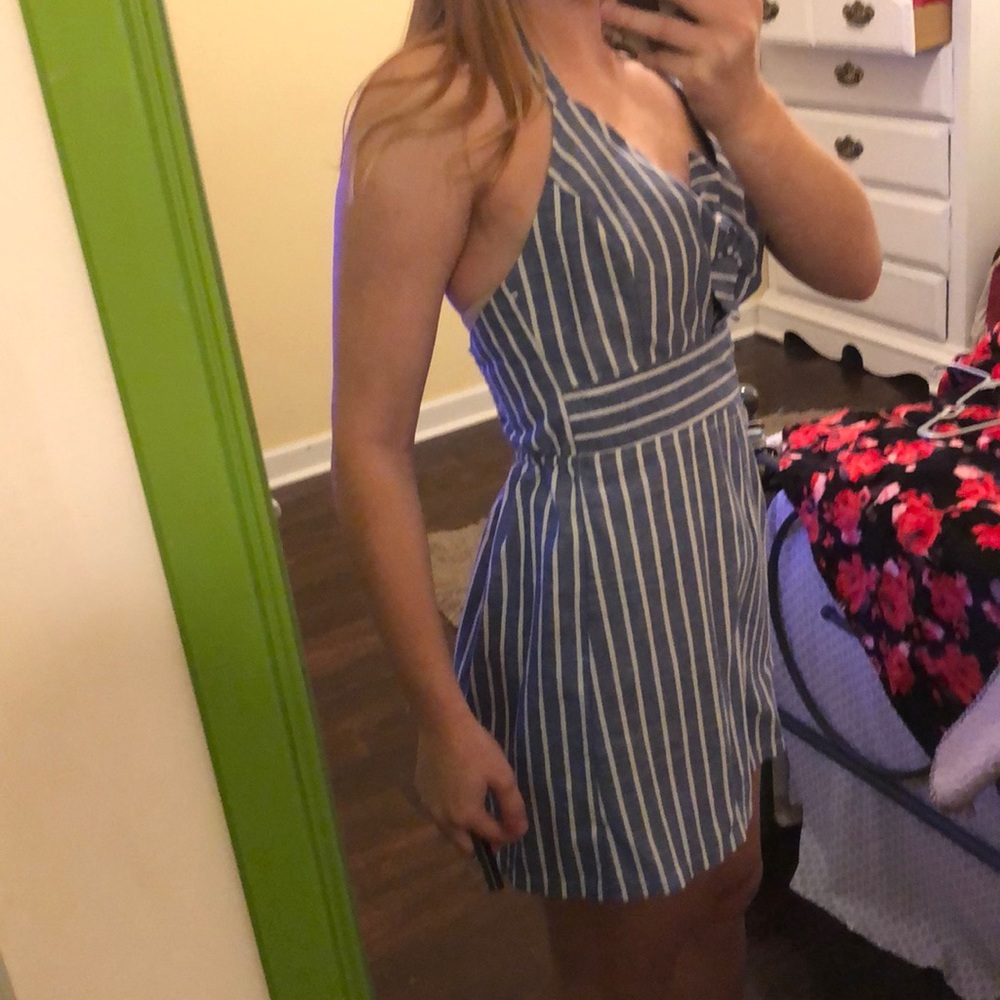 Classy Romper - Picture 2 of 7